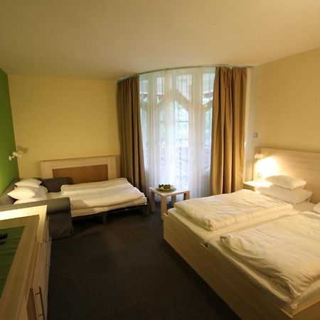Grantek Ueduelohaz Hotel Balatonlelle Ngoại thất bức ảnh
