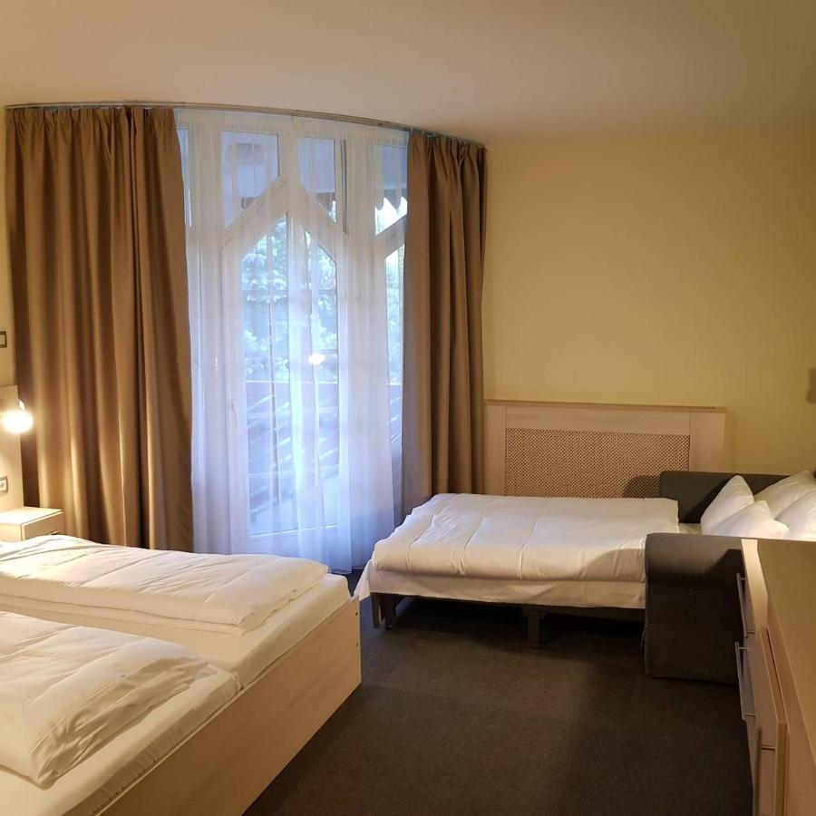 Grantek Ueduelohaz Hotel Balatonlelle Ngoại thất bức ảnh