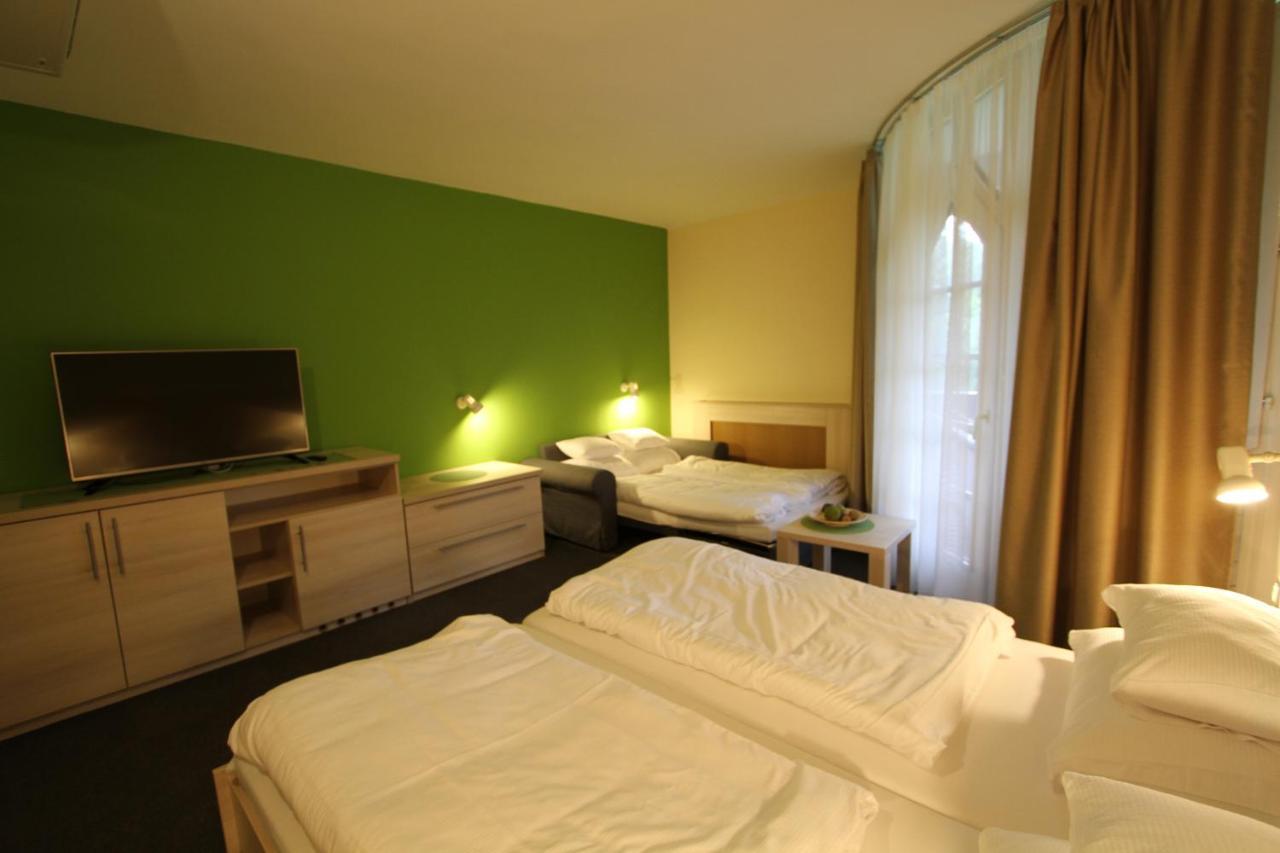Grantek Ueduelohaz Hotel Balatonlelle Ngoại thất bức ảnh