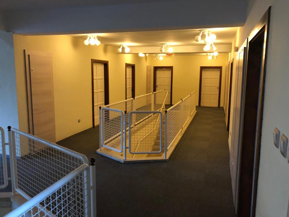 Grantek Ueduelohaz Hotel Balatonlelle Ngoại thất bức ảnh