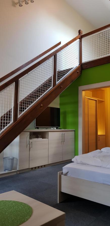 Grantek Ueduelohaz Hotel Balatonlelle Ngoại thất bức ảnh