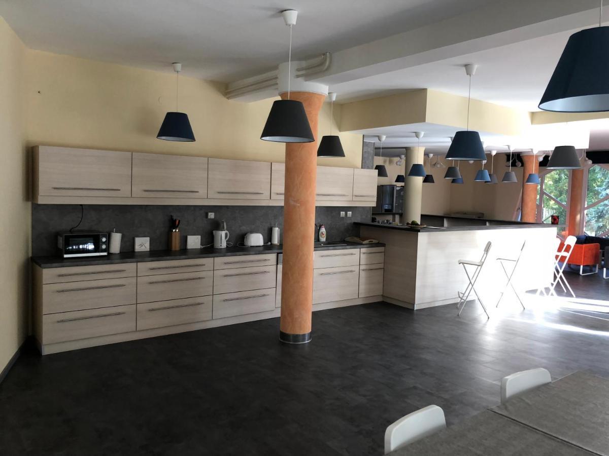 Grantek Ueduelohaz Hotel Balatonlelle Ngoại thất bức ảnh